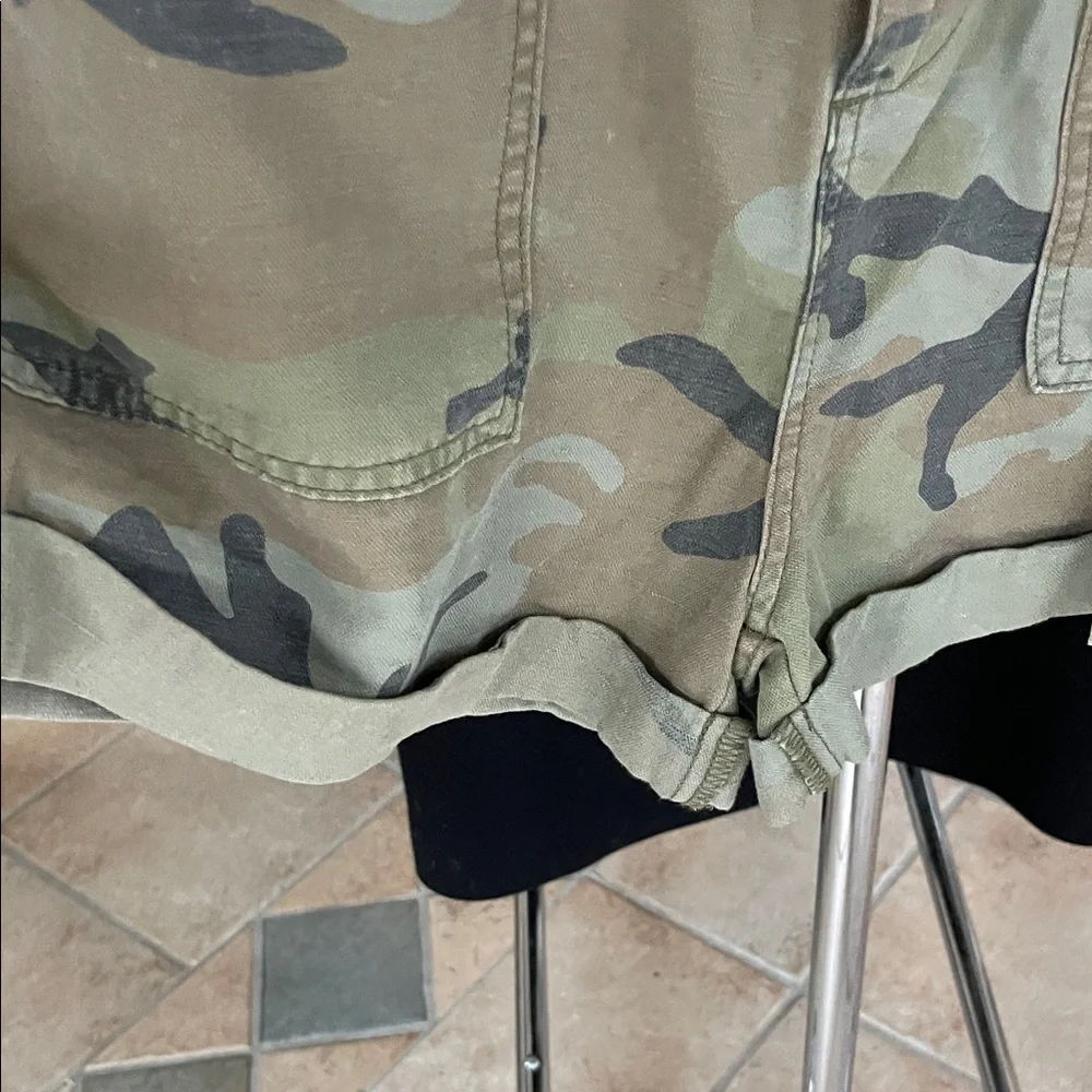 Sanctuary Green Camouflage Women's Cargo Shorts NwOT - Picture 5 of 6